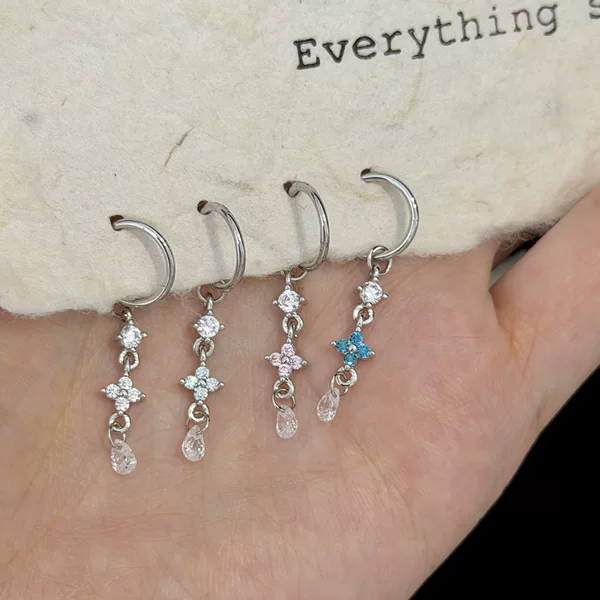Simple and classic four-leaf clover water drop pendant stainless steel seamless hoop earrings, nose rings, piercing earrings, stackable earrings for commuting