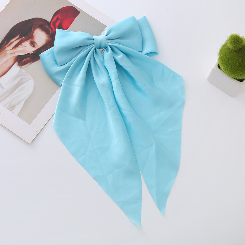 하늘색이 떠다닌다