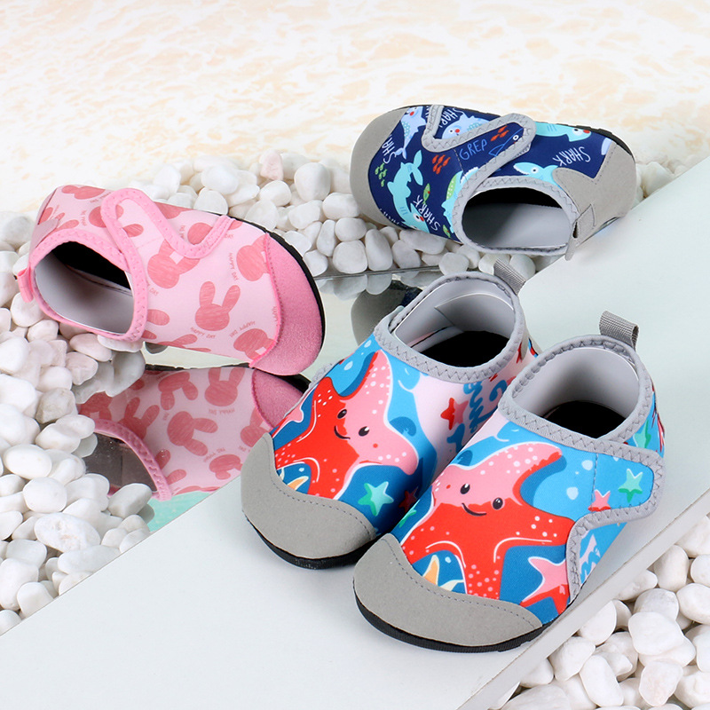 Children's beach socks and shoes for diving, snorkeling, baby wading, river tracing, swimming, water park, non-slip beachcombing, and rafting.