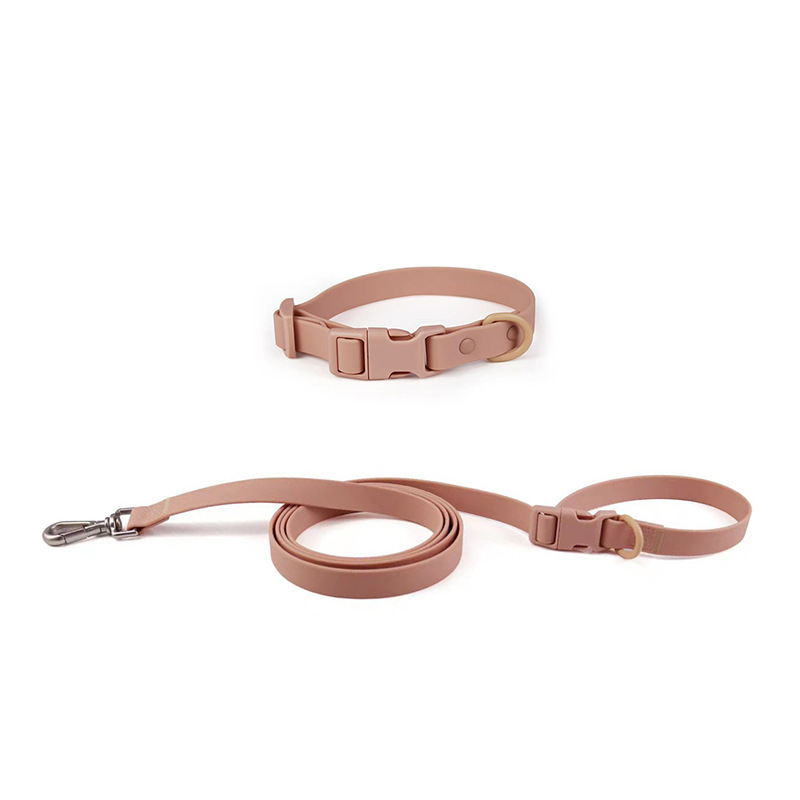 버클이 달린 핑크색 칼라 견인 세트