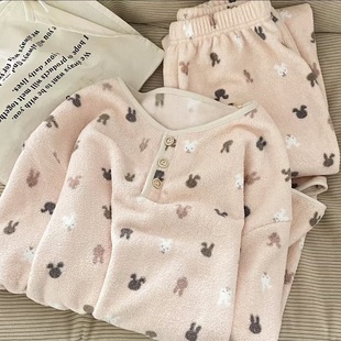 ������Ů��ɫ����ѩ���q˯��Ů�ﶬ���Ӻ�ů�L��W���Ҿӷ����b