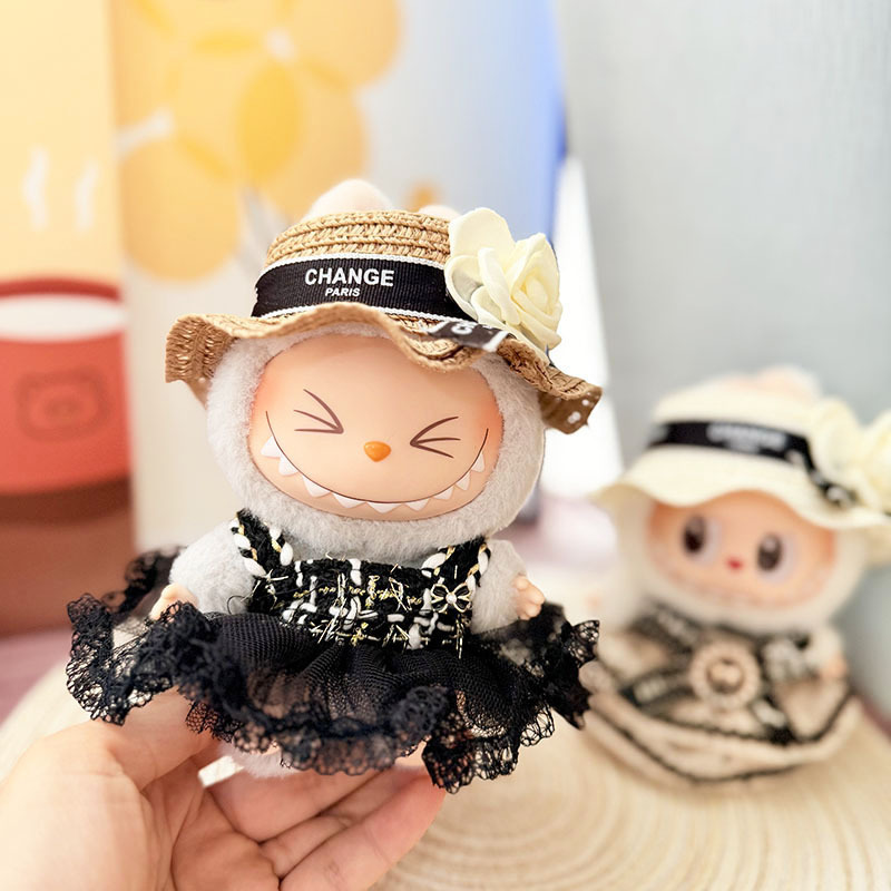 第二世代のLabubu服のキーホルダーは布の子供服の小動物のワンピースのセットを引っ張ります。|undefined