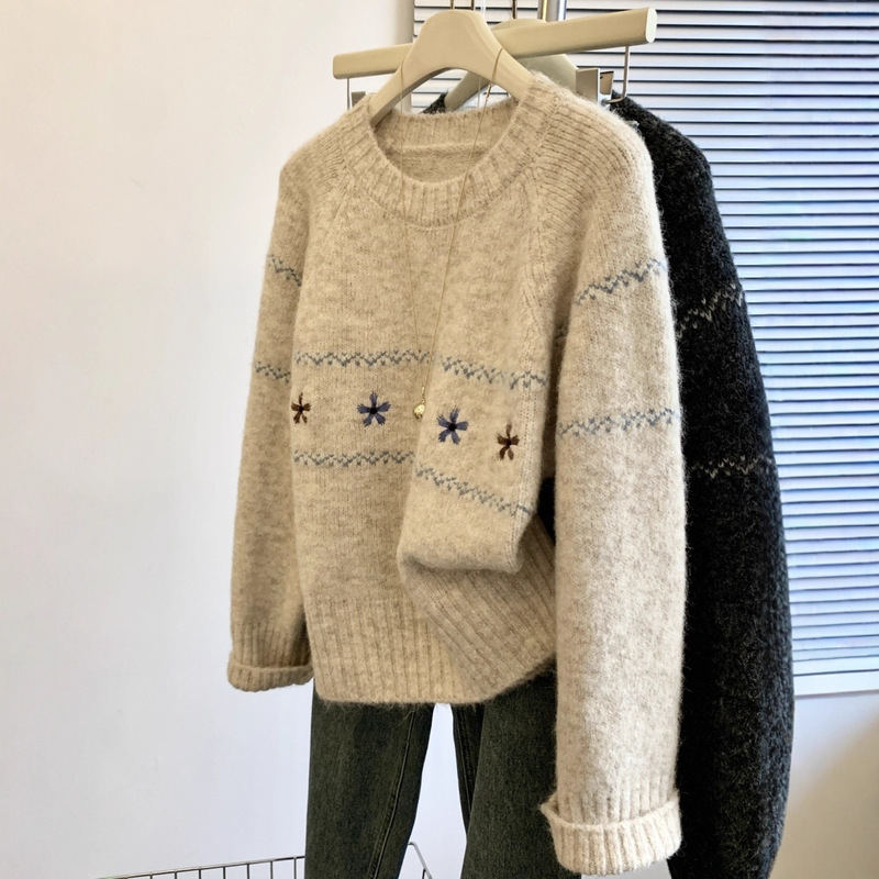 Counter Withdrawal of Big-Name Cut-Label Women's Clothing Flower Embroidered Pullover Sweater Women's Autumn and Winter Lazy Style Loose Knitted Top