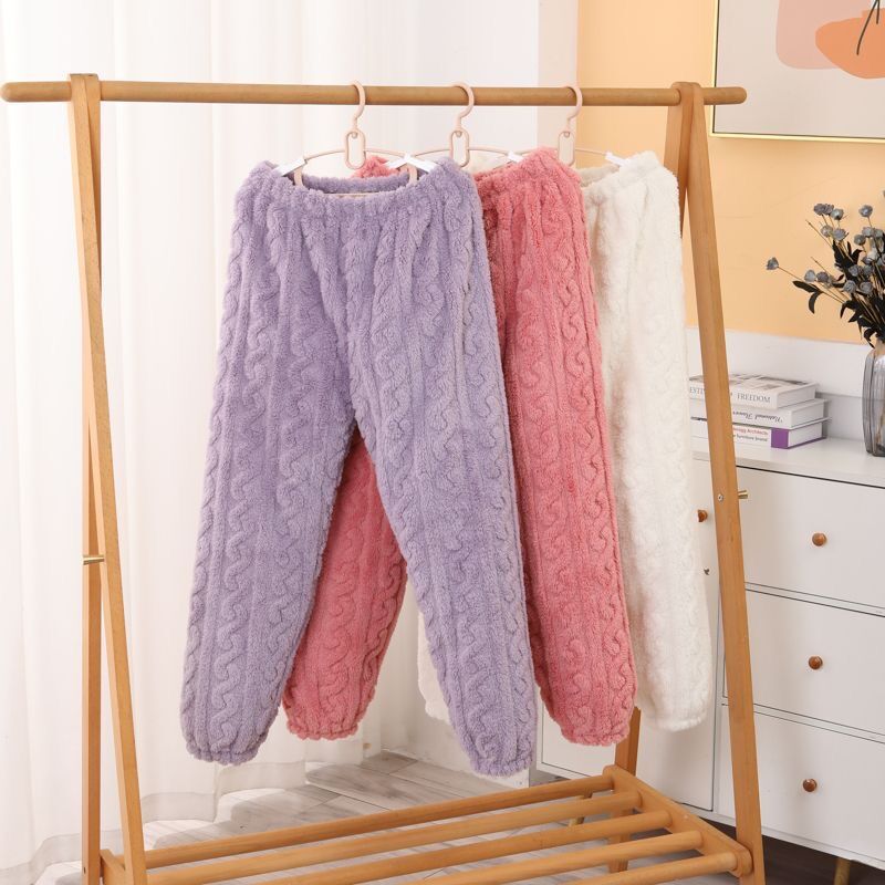 Pantalones caseros dulces se pueden usar fuera de otoño y invierno de tela de coral espesa calentamiento elástico pijamas de franela casuales