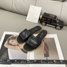 �羳D ���紺�¿�ٴ��U��һ��ƽ��ɳ��Ůʿ����������͸���p��