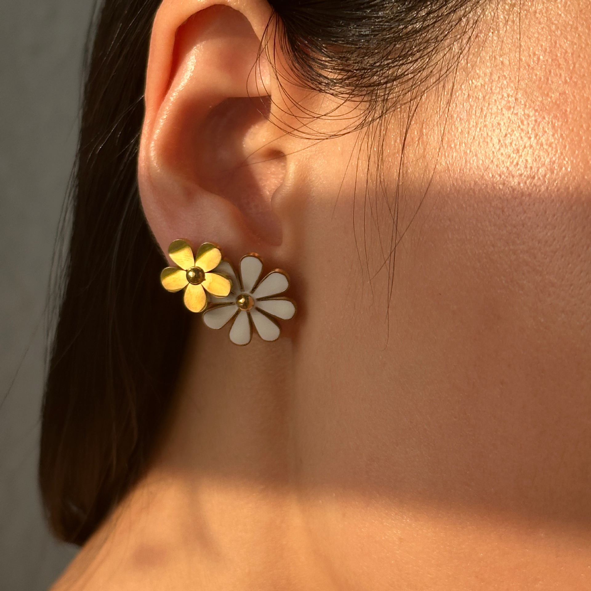 1 Pair Simple Style Commute Flower Plating Titanium Steel Gold Plated Ear Studs display picture 6