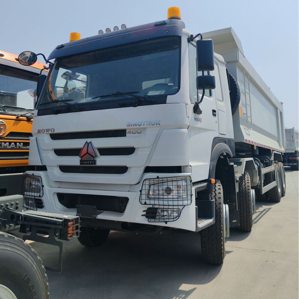 现货出口重汽豪沃翻斗车12轮土方自卸车国2排放及配件