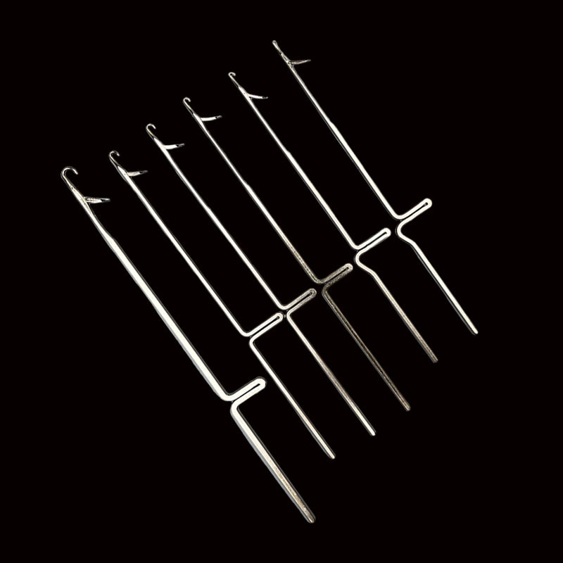 舌を持って糸を隠す三方のかぎ針の仏珠のブレスレットの穴を開けて針を刺してセーターの編む工具を補います。|undefined