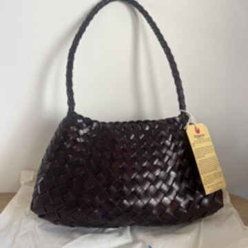 Dragon Woven Toe Layer Cowhide Women's French Vegetable Basket Handmade Genuine Leather Handbag Shoulder Bag 8943 Dragon Woven Toe Layer Cowhide Women's French Vegetable Basket Handmade Genuine Leather Handbag Shoulder Bag 8943