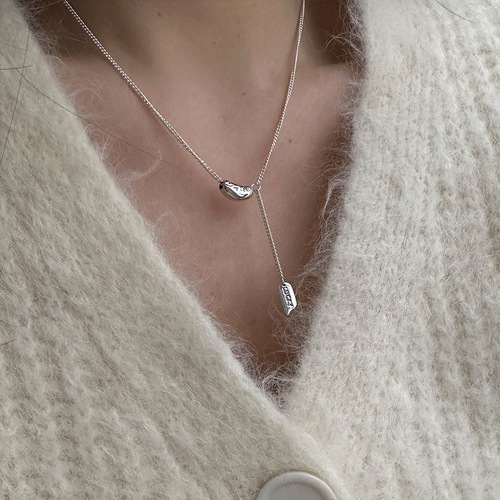 String of Edamame Flower Beads Necklace for Women - Simple, Unique, Versatile, Charming, Light Luxury, High-End Design, Popular Clavicle Chain