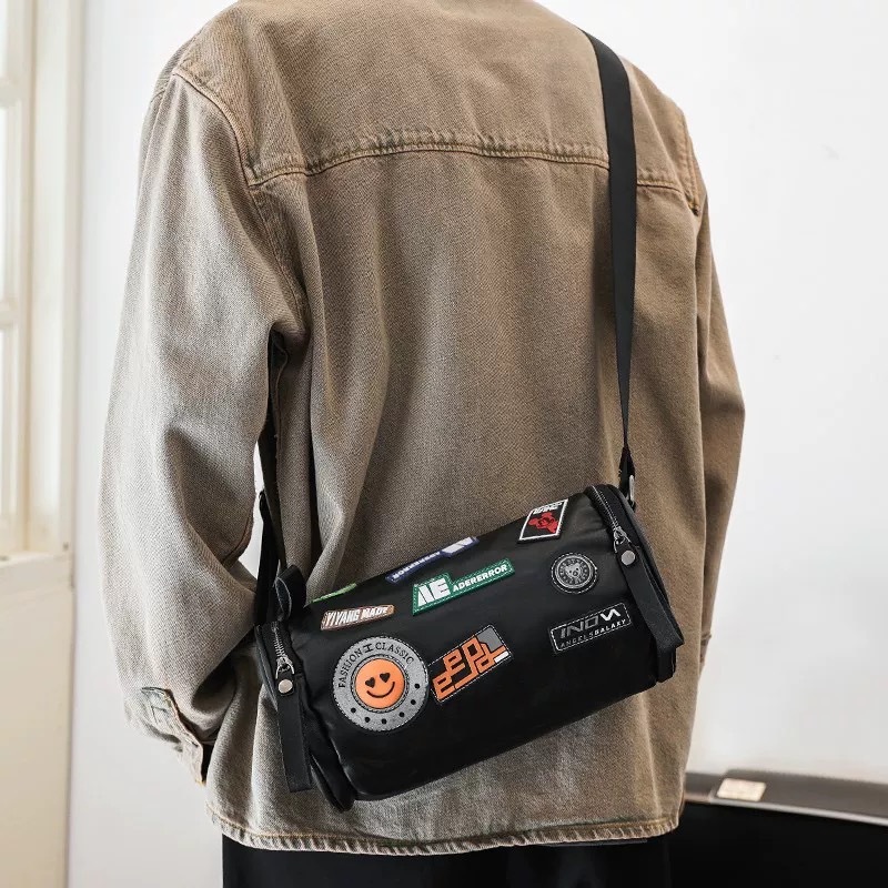 トレンディなブランドの新しい小さなバッグクロスボディバッグメンズトレンディなブランドメンズ小さなバックパックイン日本の男の子ニッチシリンダーショルダーバッグ|undefined