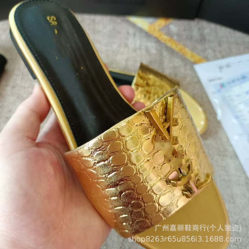 Shengjia 2025 nuevas sandalias planas de primavera y verano de gran tamaño zapatillas de un solo zapato con hebilla de letra cómoda y versátil al por mayor