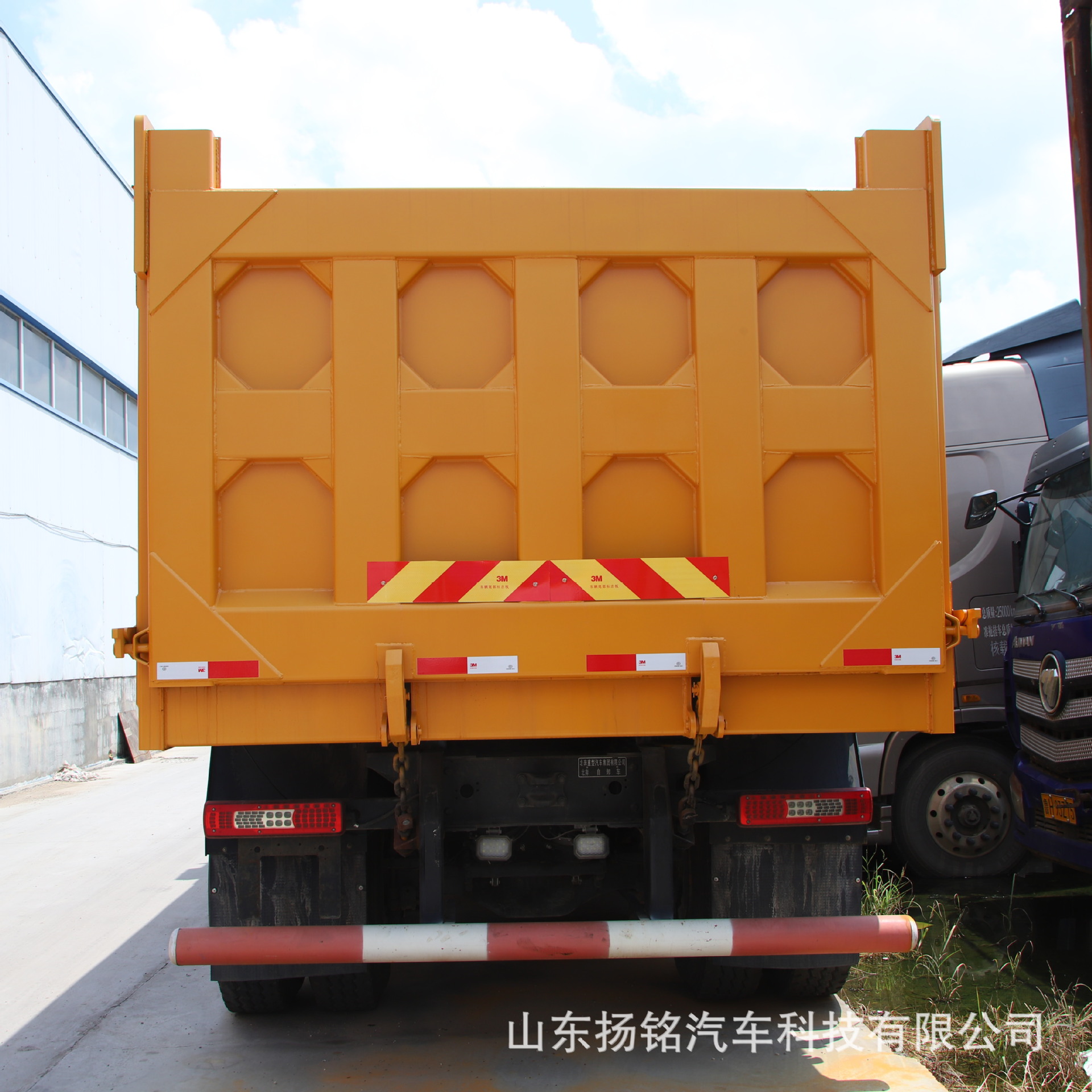 Overseas Supply of Beiben Heavy-Duty Trucks, Front Four and Rear Eight Dump Trucks, Sand and Gravel Trucks, 8X4 Rear-Turning Dump Trucks