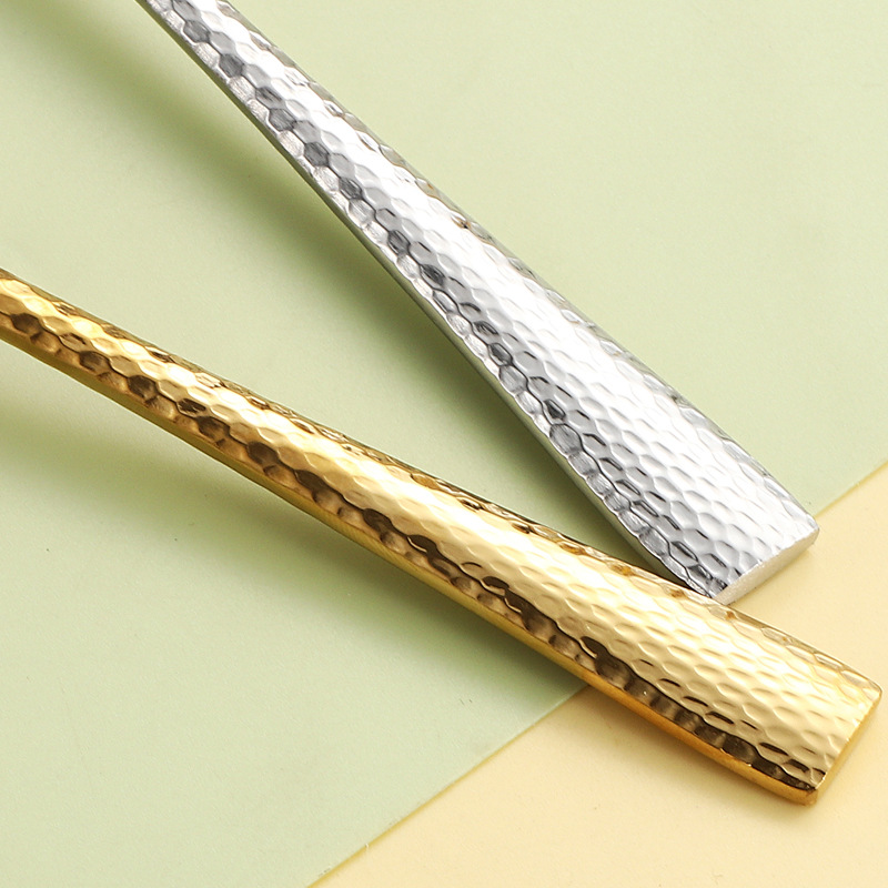 Cuchara de acero inoxidable 304, cuchara pequeña para comer de alto valor, cuchara de postre, cuchara redonda de red roja, cuchara de patrón de martillo de lujo ligero creativo