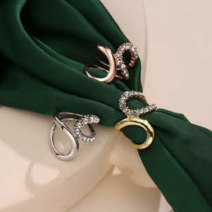 New Metal Irregular Scarf Buckle Ring for Women, Fashionable and Unique Ribbon Buckle, 90 Square Scarf Knot Buckle, T-Shirt Corner Buckle