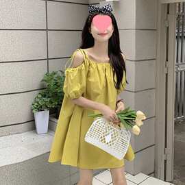 一字肩吊带连衣裙女装设计感小众夏季韩版宽松露肩锁骨短裙子