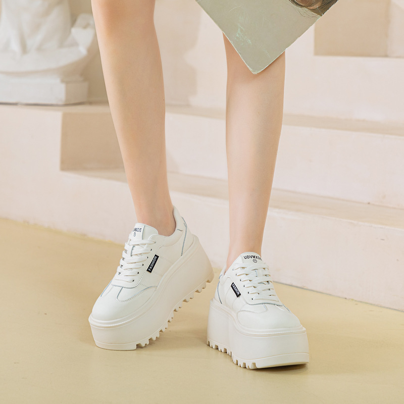 Damen-Freizeitschuhe im deutschen Stil mit dicker Sohle, neues Modell für Frühjahr/Herbst 2024, vielseitige weiße Schuhe, niedrig geschnitten, einfarbig_voghion.com