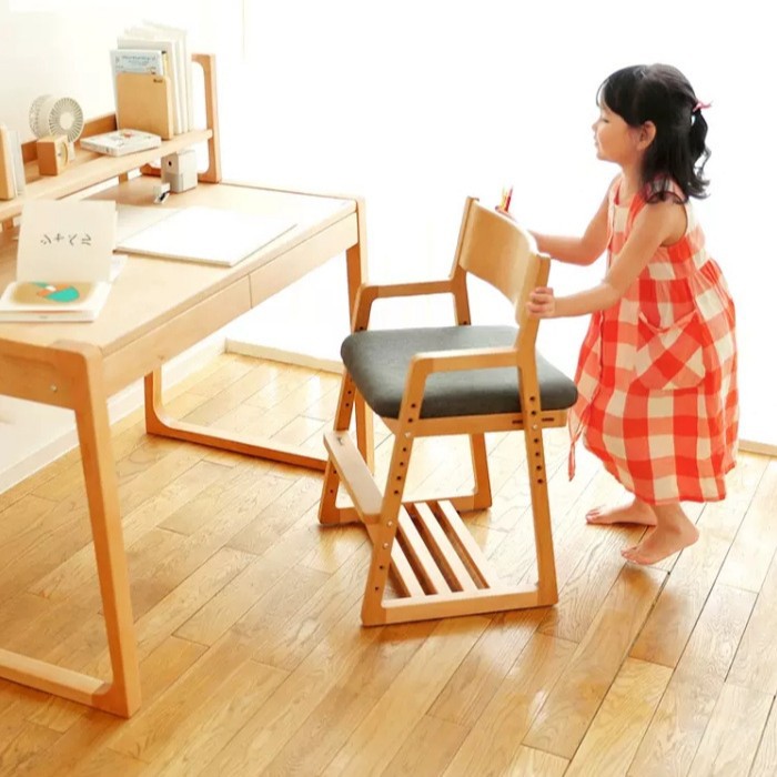 Solid Wood Children's Study Chair, Adjustable Height, Student Writing Chair with Footrest, Posture-Correcting Home Study Chair