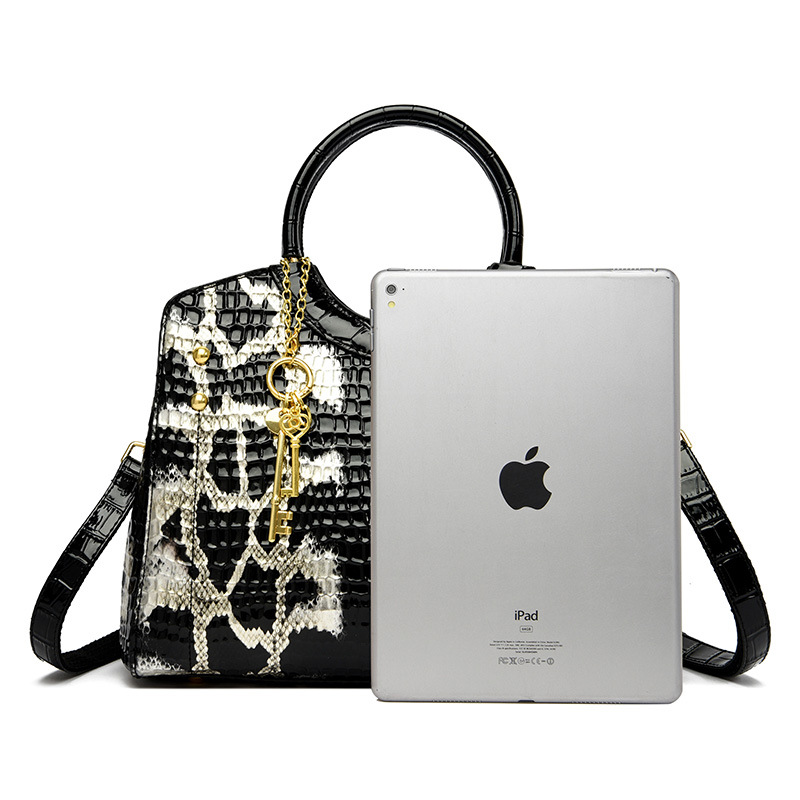 Fashionable Retro Women's Bag 2024 New European and American Soft Leather Single Shoulder Diagonal Cross Handbag Snake Pattern Bag_voghion.com