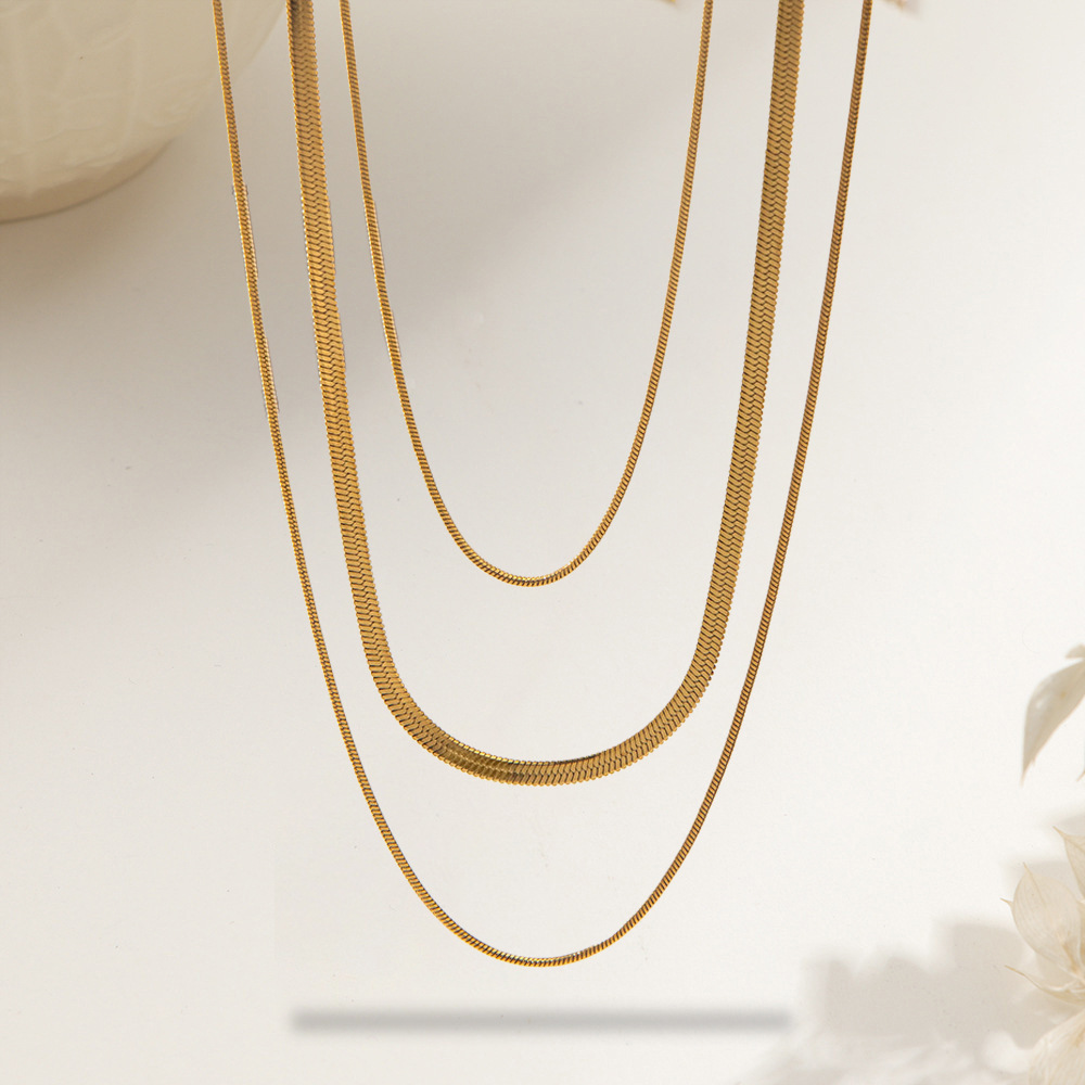 Multi-Layered Titanium Steel Necklace for Women, Niche Versatile Elegant Pendant, Clavicle Chain, European and American Fashion Necklace, Women's Accessories