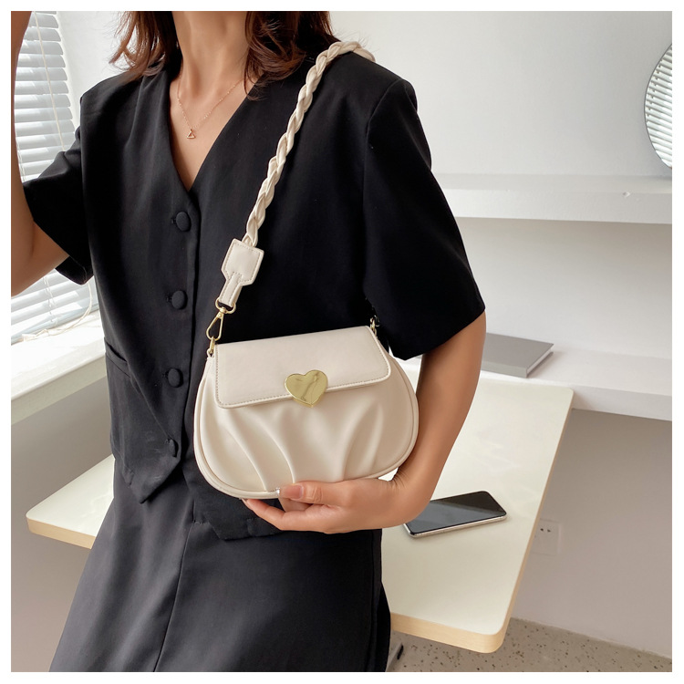 Wholesale Heart Buckle Fold One-shoulder Messenger Small Round Bag Nihaojewelry display picture 14