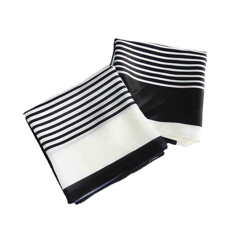 Nueva bufanda de seda de mora de imitación a rayas en blanco y negro simple de las mujeres elegante impresa decorativa pequeña bufanda cuadrada de una sola pieza entrega