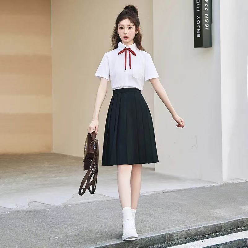 여성용 반팔 + 플리츠 미디 스커트#+빨간 풍경 나비넥타이