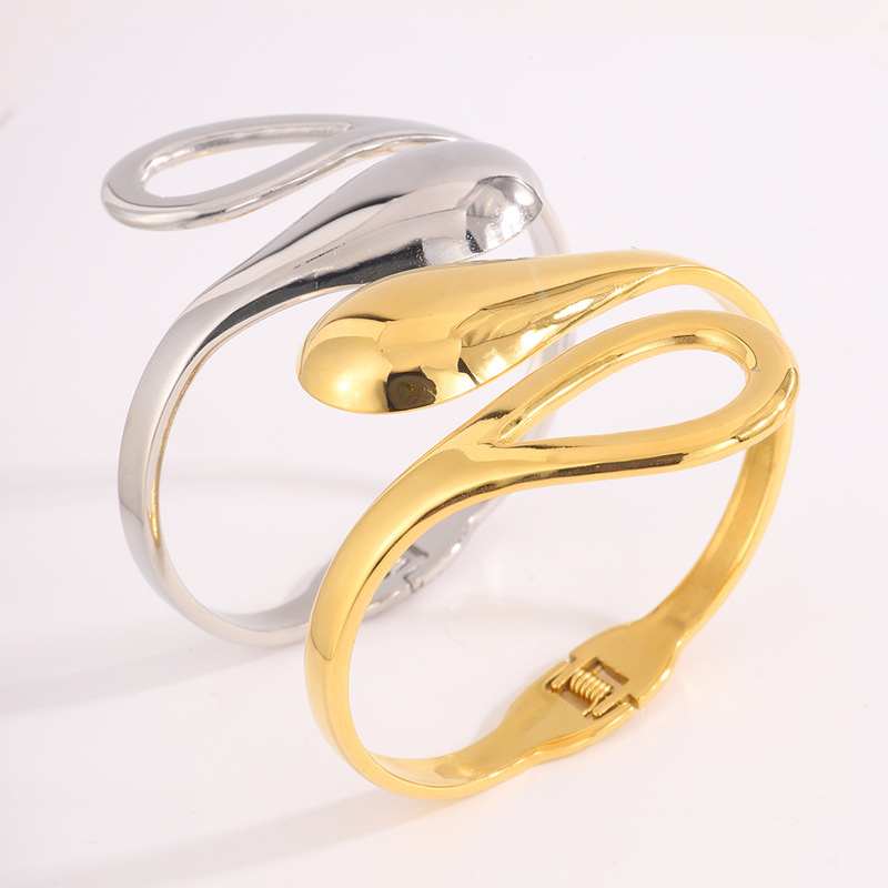 Brazalete de acero de titanio de diseño simple y exquisito abertura hueco abraza brazalete de oro de 18k elástico joyas de brazalete cruzada
