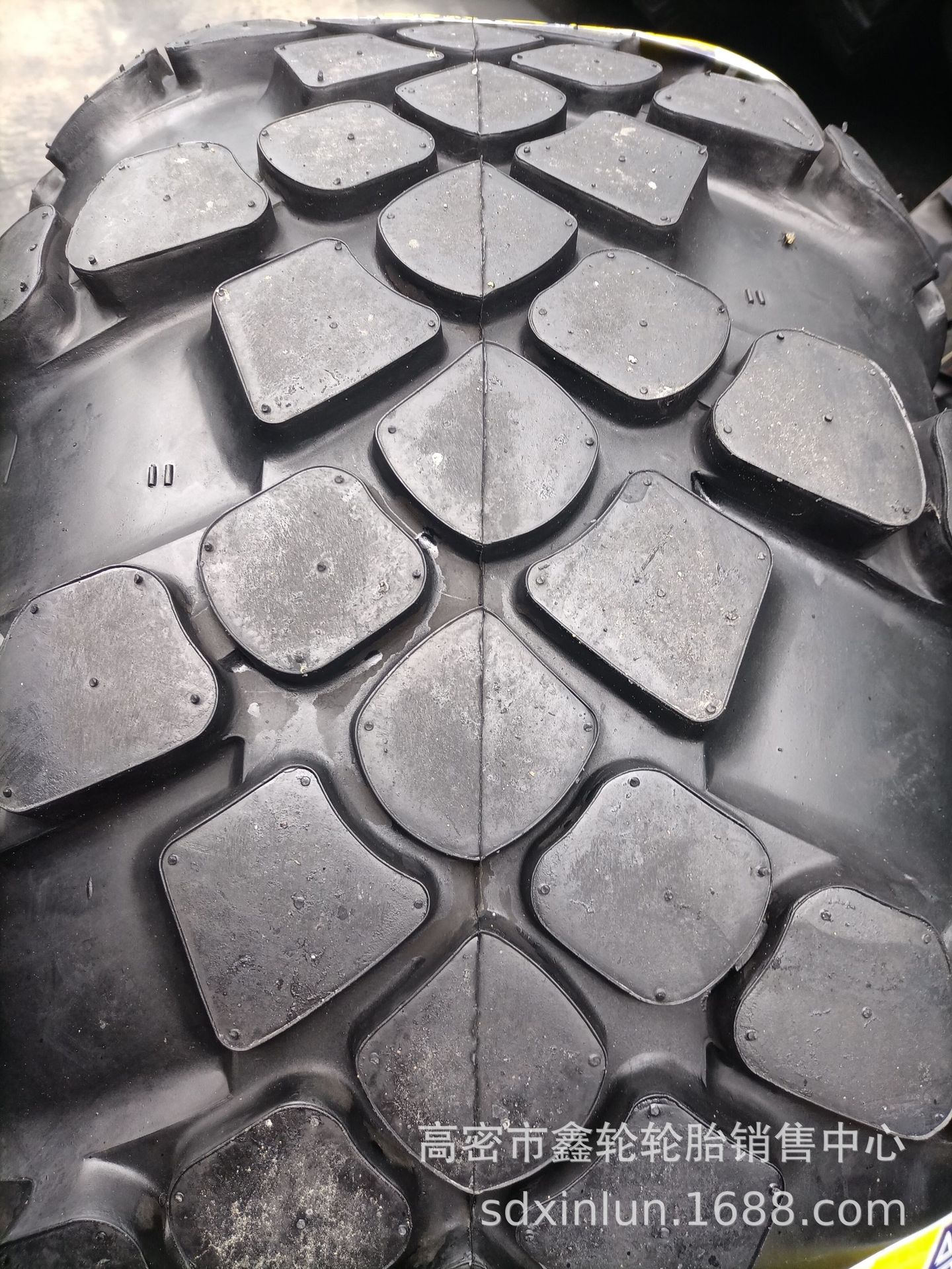 供应1300x530-533 1500x600-635 1600x600-685导弹车 炮车 轮胎