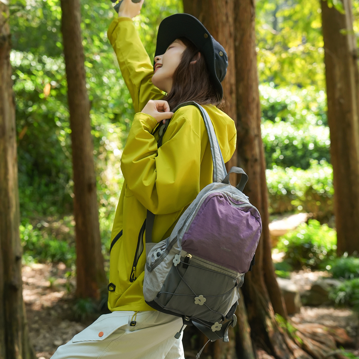 Viaje al aire libre mochila de mujer ligera colisión de color pareja mochila de montaña personalidad de cuerda cruzada mochila deportiva de fitness