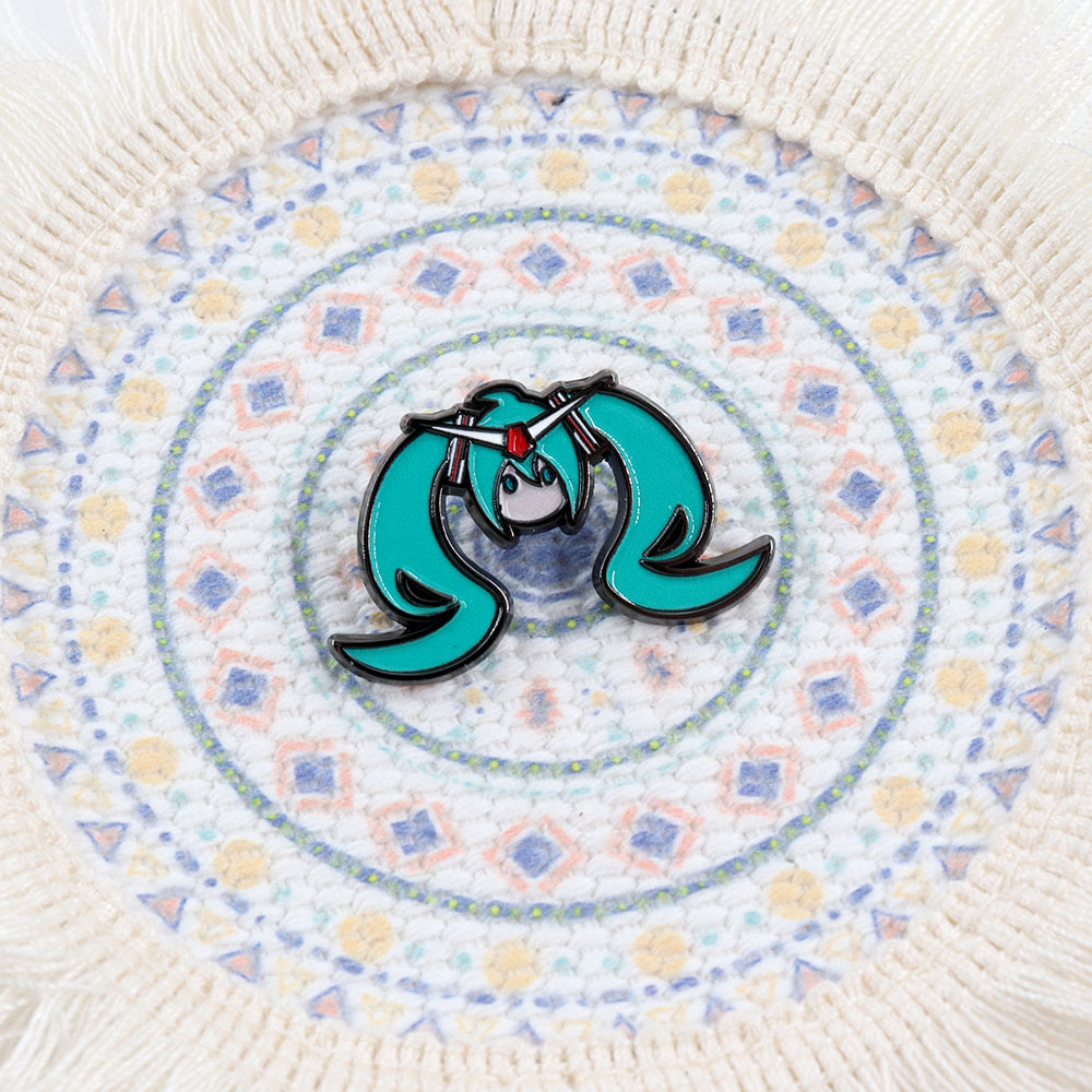 Hatsune Miku Q-version metal brooch, Hatsune Miku fan-made enamel badge, cute cartoon accessory for collars and bags
