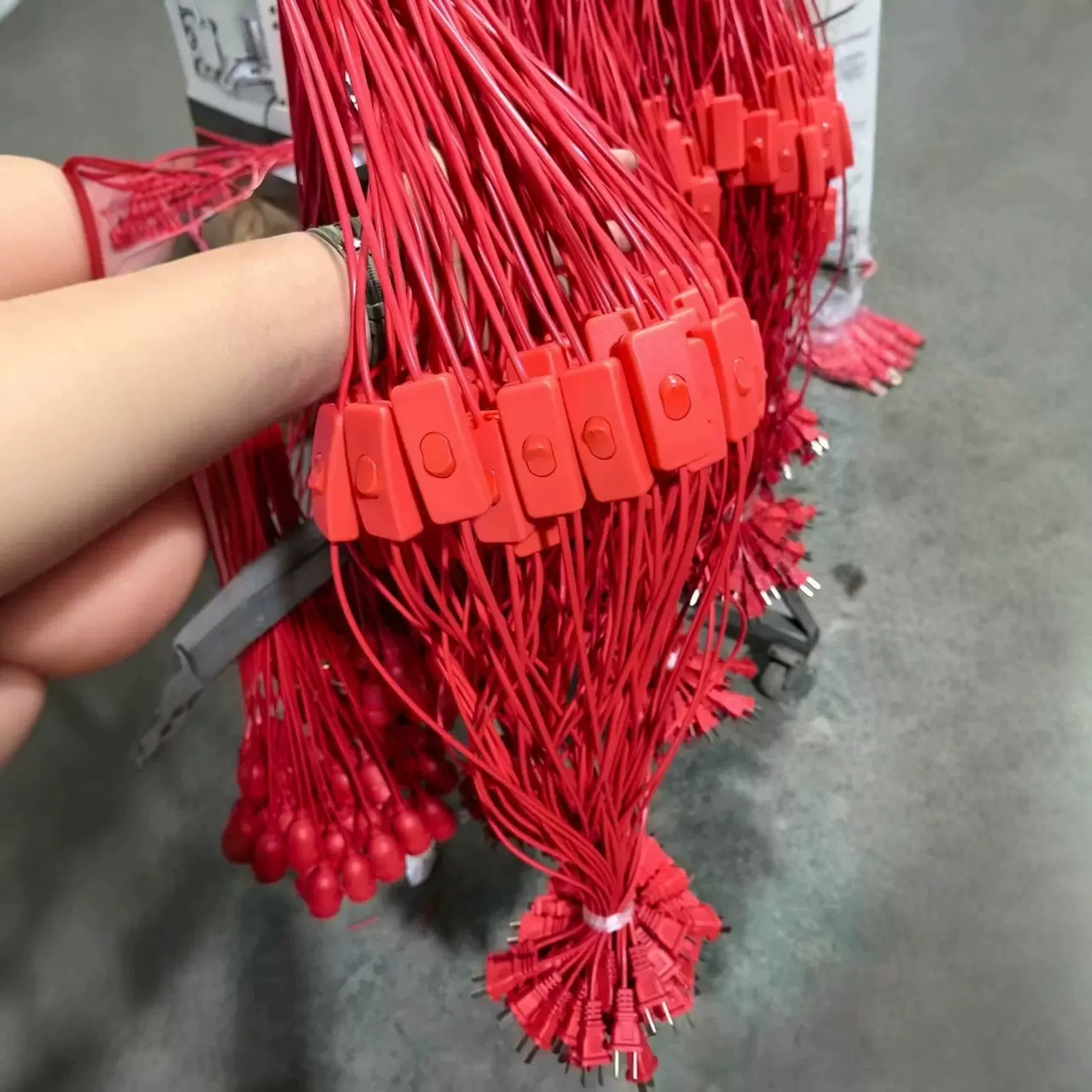 红色生鲜灯头线303开关线国标扁线线1.8米电源插头线台灯两扁插