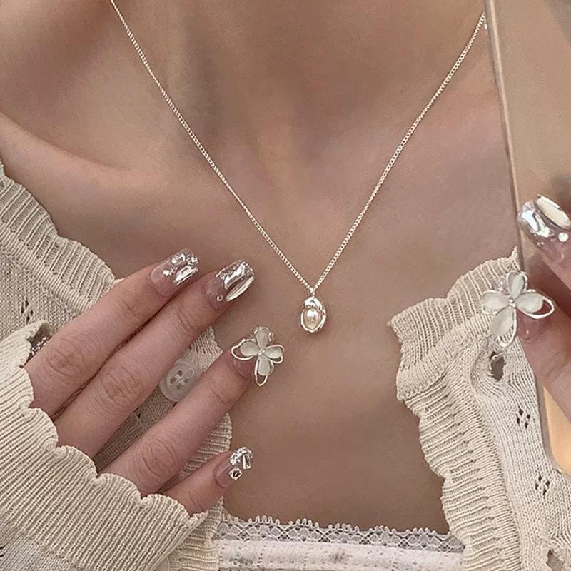 2024 New Little Red Riding Book Same Style Pearl Pod Necklace Women's Niche Elegant Exquisite Clavicle Chain Light Luxury Elegant