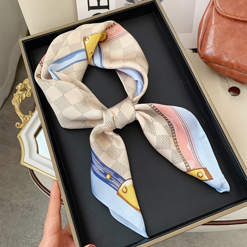 Versión coreana de todo fósforo primavera 2025 nueva moda 70 bufanda pequeña bufanda cuadrada mujer a juego camisa pequeña bufanda bufanda al por mayor