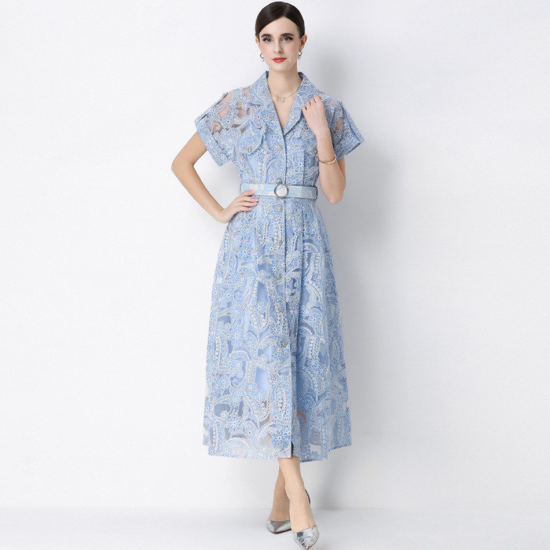Đầm maxi nữ ren thêu hoa cổ vest cài cúc thắt eo dáng dài thanh lịch — xanh lam, màu trắng, màu vàng