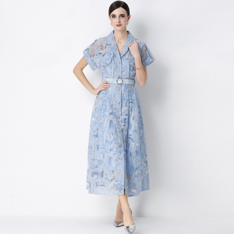 Đầm maxi nữ ren thêu hoa cổ vest cài cúc thắt eo dáng dài thanh lịch — xanh lam, màu trắng, màu vàng