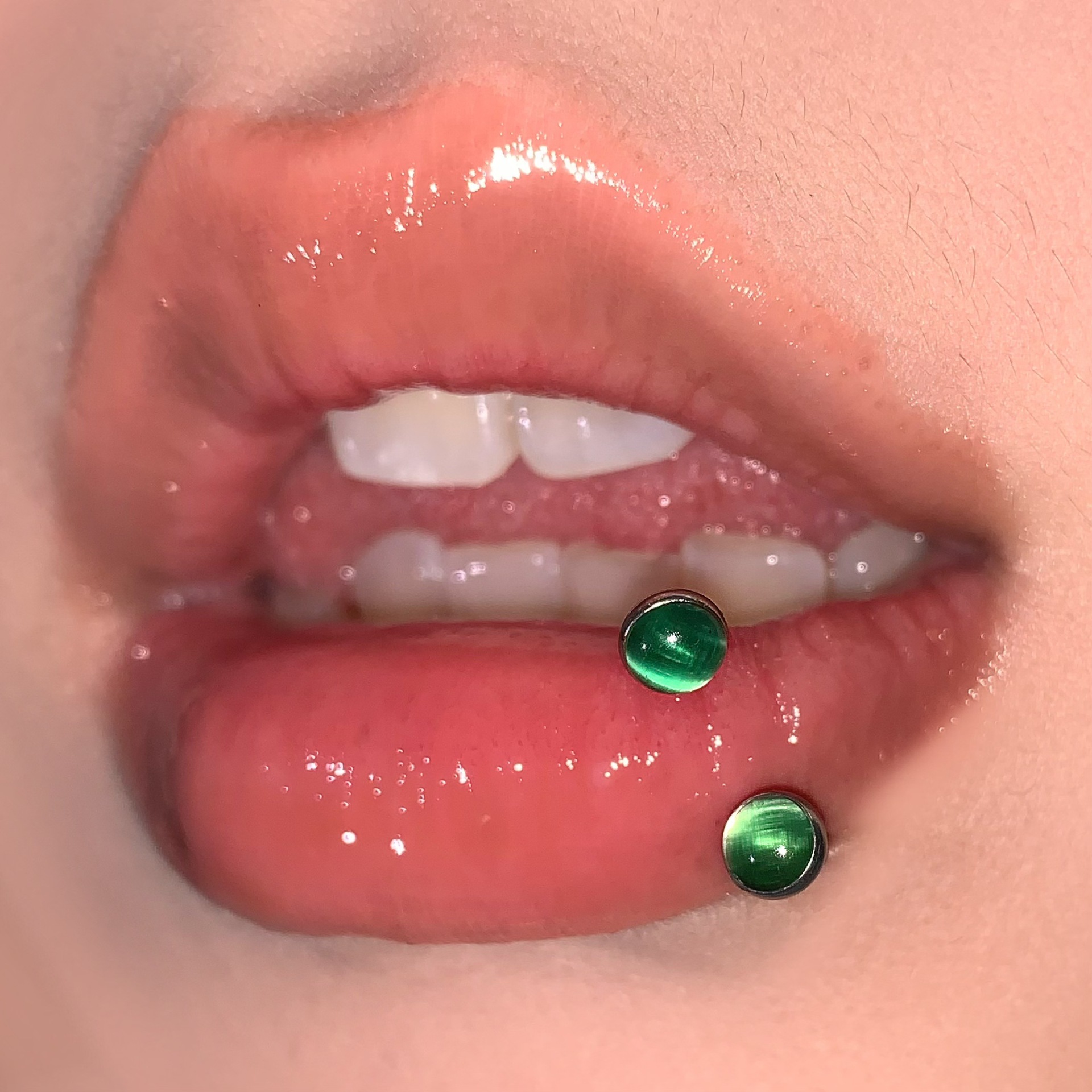 16G labret stud size and finish detail