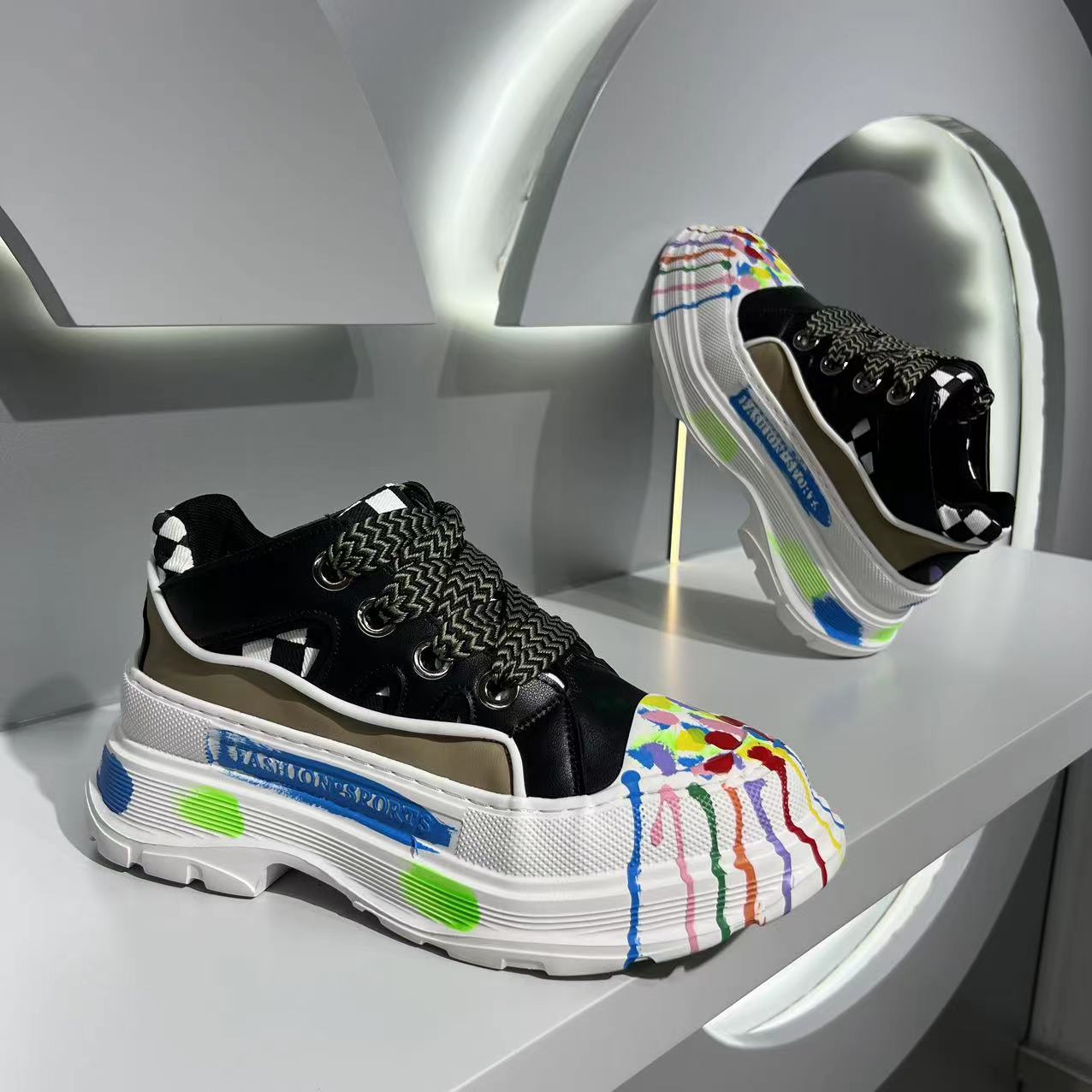 Men's shoes for young men 2024 new spring personalized graffiti thick soled platform shoes men's lace up low top sneakers men_voghion.com