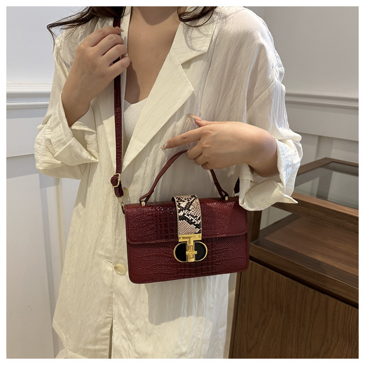 Korean casual fashion handbag 2024 new simple crocodile pattern single shoulder crossbody small square bag_voghion.com