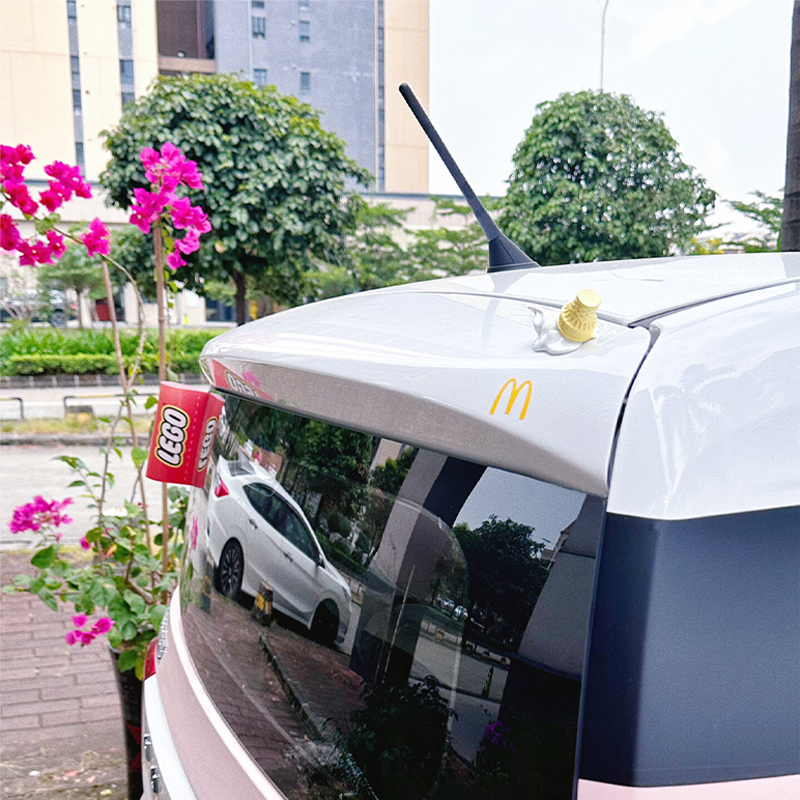 떨어지는 아이스크림 자동차 장식품 전기 자동차 배터리 오토바이 자동차 외관 장식 스티커 작은 액세서리 펜던트