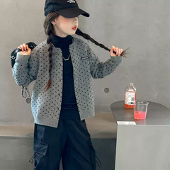 バラの女の子のニットのコートの2024新型の女の子の洋気のカーディガンの子供の秋の服の韓国系の百合の丸い上着