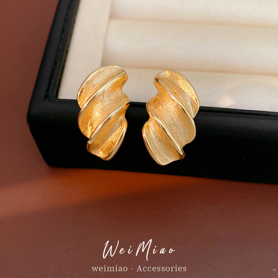 18k oro real galvanizado aguja de plata dibujada geometría pernos de orejas de estilo nicho simple pendientes de lujo ligero de alta sensación de orejas para mujeres image 4