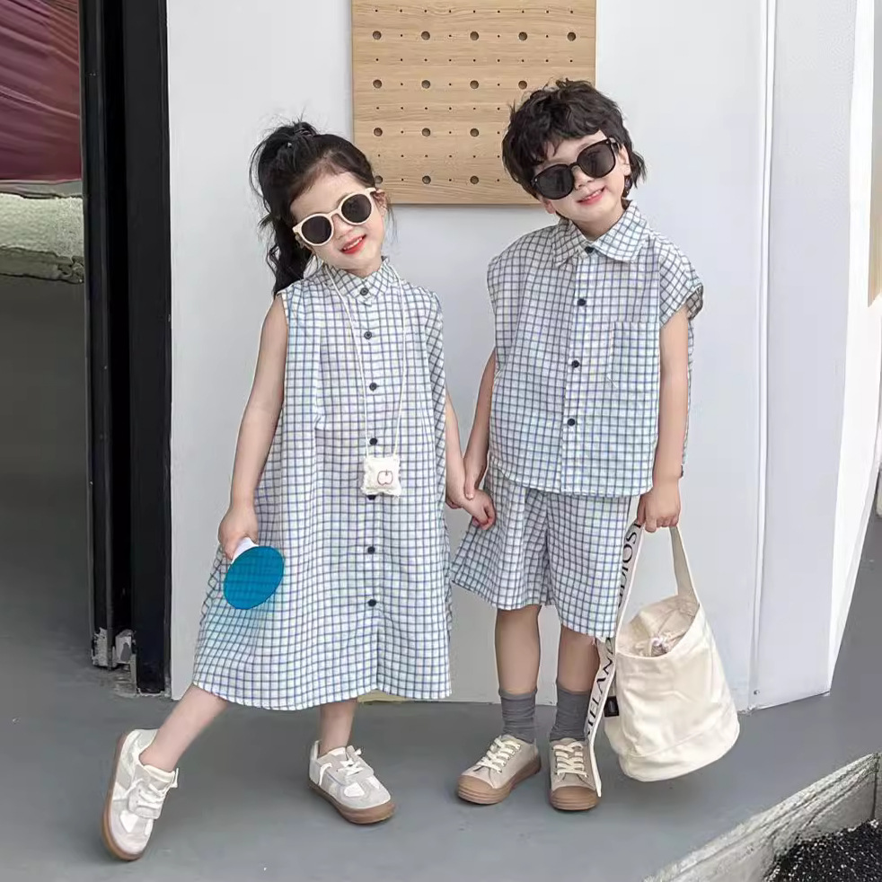 童裝兄妹裝兒童2024夏裝女童藍格無袖連衣裙男童半袖短褲套姐弟裝