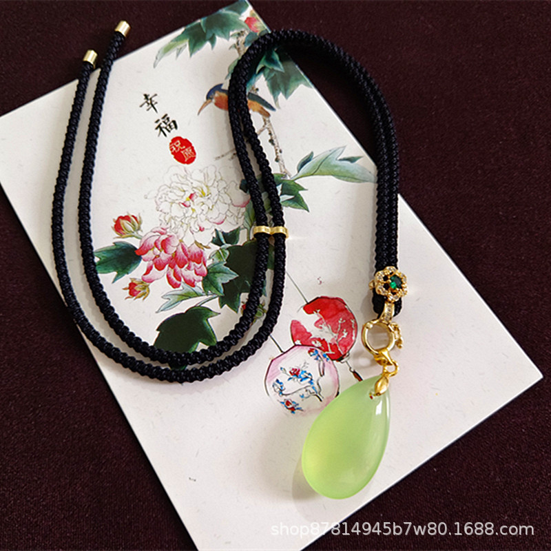 금색 금속 고급 로프가 있는 녹색 칼세도니 물방울(약 31*18mm)