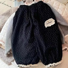 女の子の秋冬のズボンの新型の森系の花のカジュアルなズボンの2024女の赤ちゃんの復古のアルファベットの刺繍のベルベットの衛のズボン