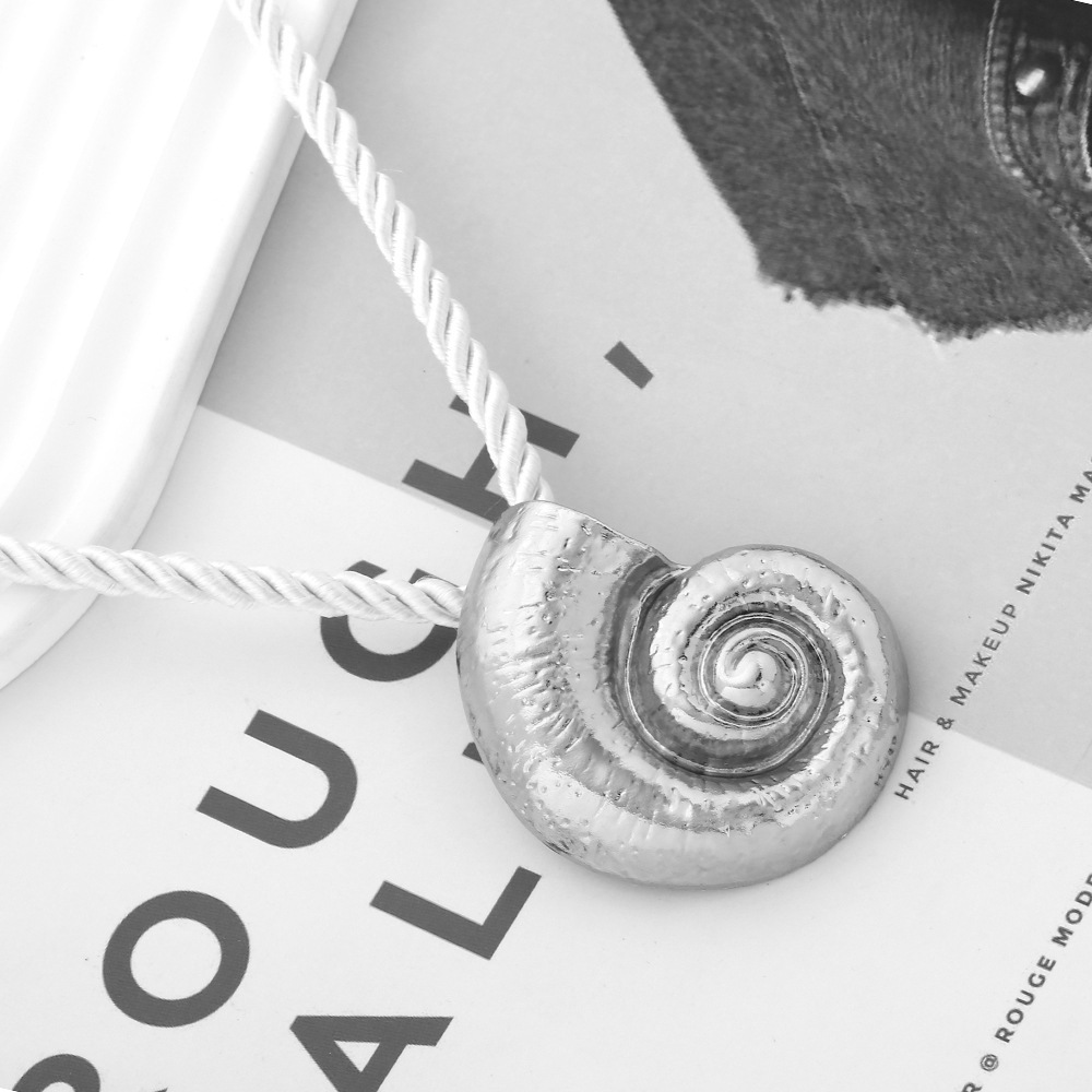Conch Pattern Women's Gender Vacation Conch Nylon Zinc Alloy Woven Chain Pendant Necklaces Wholesale