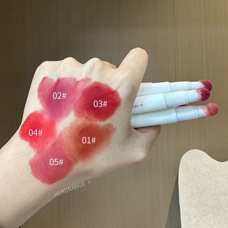 ふわふわモチモチ毛玉! ぬいぐるみのリップクリームが白く見えます。|undefined