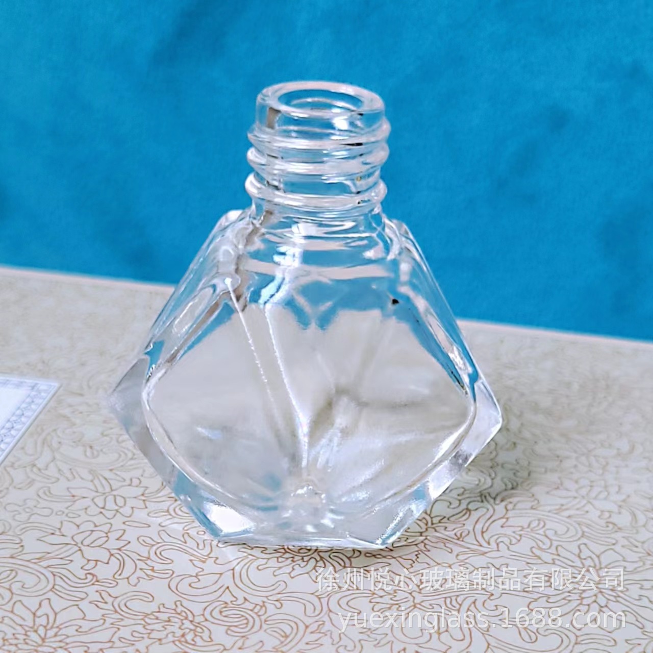 Botella de esmalte de uñas de dos cabezas Botella de pegamento para colorear productos para el cuidado de la piel Botella de maquillaje de subempaque Botella de brillo de labios portátil líquido de diferentes propiedades