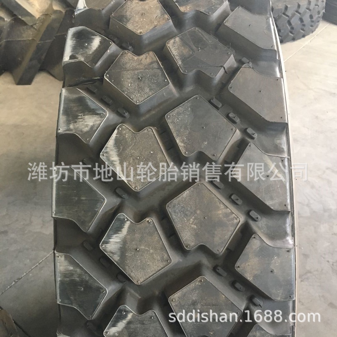 现货供应三角335/305/365/395/80R20消防越野轮胎真空胎 钢丝胎