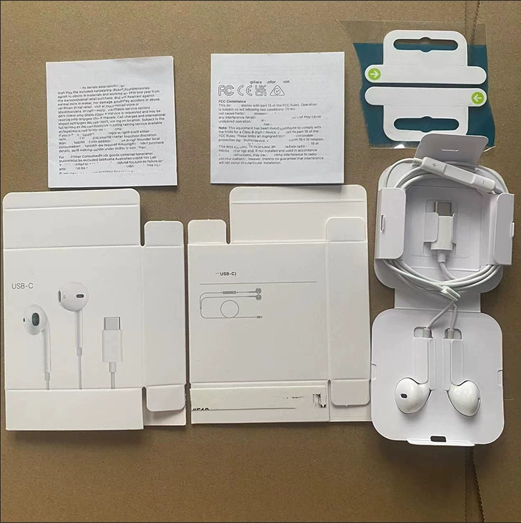 USB‑C наушники (Apple) совместимы с iPhone 15, кабель 1,2 м, встроенный микрофон, белые